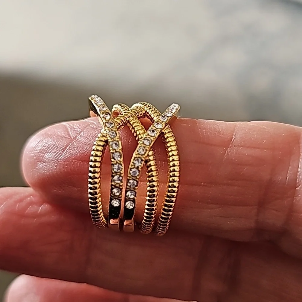 Pav'e Crystal Rope Ring - Picture 4 of 6